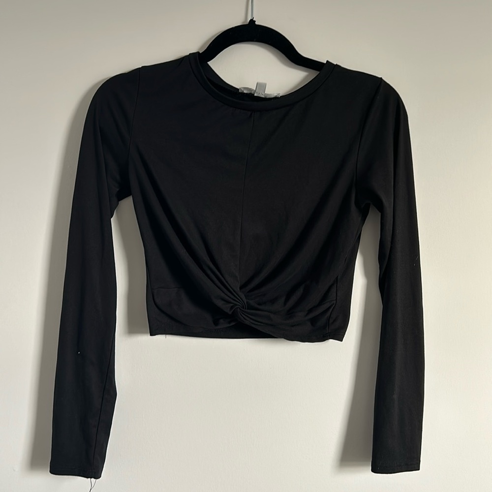 gaze Black Long-Sleeve Twist Front Crop Top